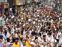 Devotees Flock to Shiva Temples Across India During Second Monday of Sawan - Image 1