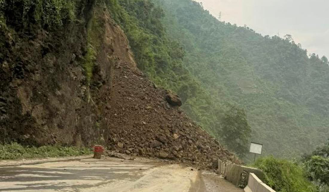 अविरल वर्षाले देशभरका सडक प्रभावित, बीपी र अरनिको राजमार्गसहित विभिन्न सडकखण्ड अवरुद्ध - Image 1