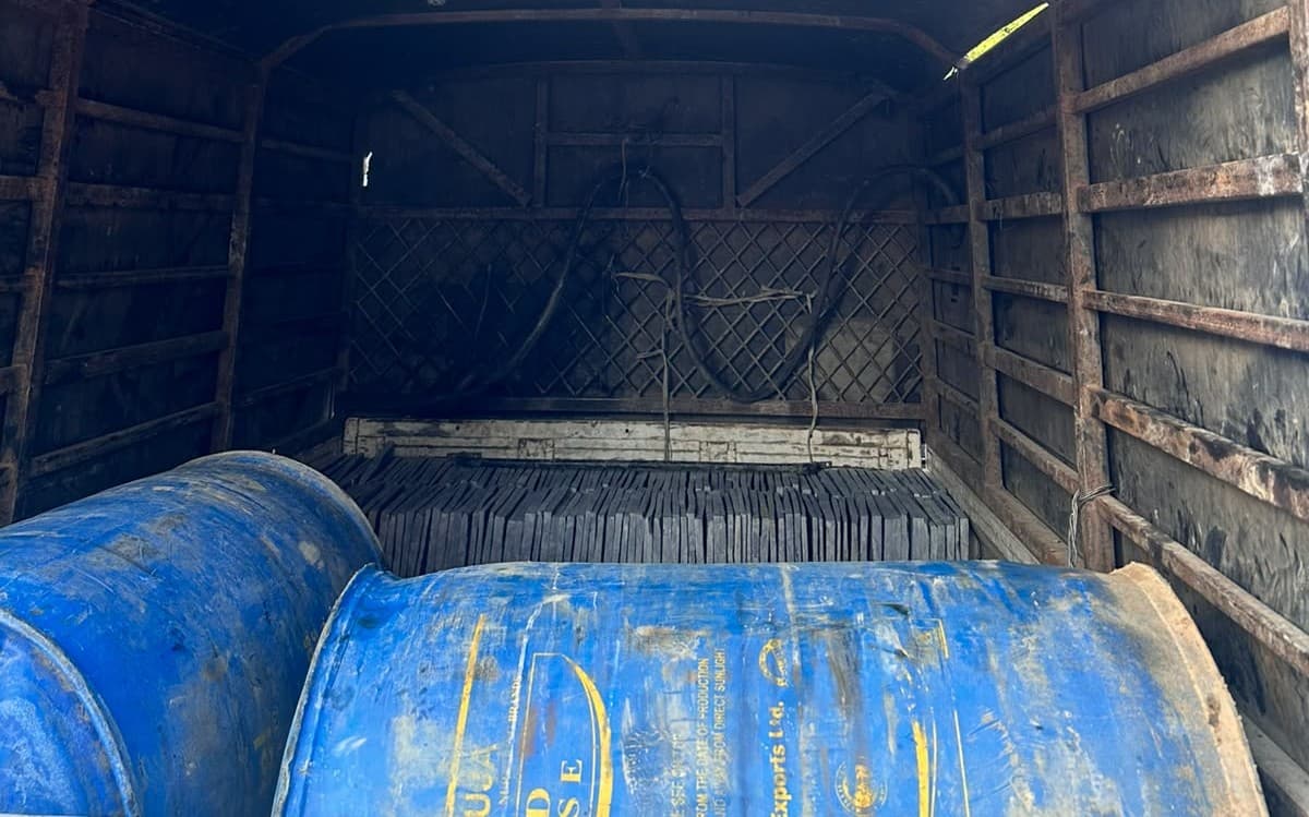 अवैध स्लेट ढुंगा ओसारपसार गर्ने पिकअप नियन्त्रणमा, १० हजार रुपैयाँ जरिवाना - Image 2