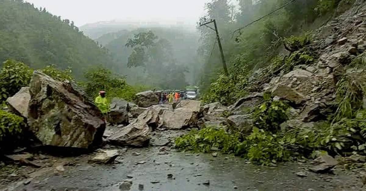 पहिरो र बाढीले विभिन्न सडकमा यातायात प्रभावित, कहाँ–कहाँ छ समस्या? - Image 1