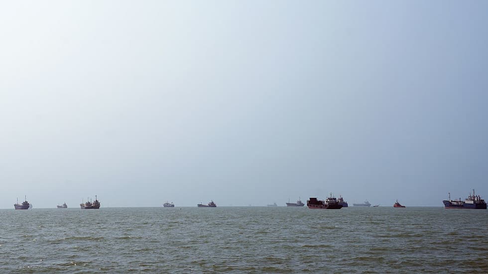 Iran Links Strait of Hormuz Reopening to End of US Military Pressure - Image 1