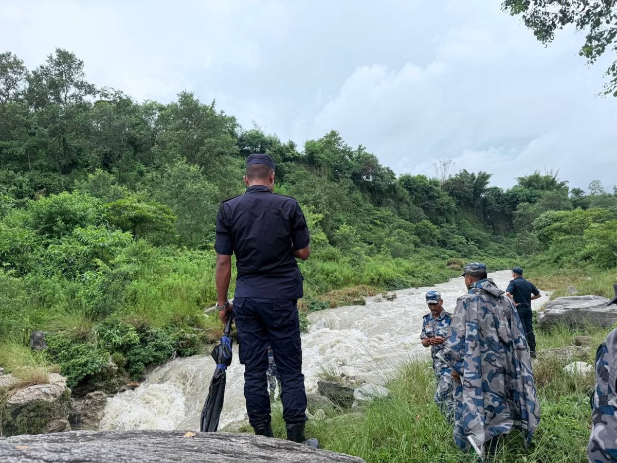 विजयपुर खोलामा बगेर एक बालक बेपत्ता, एकको उद्धार - Image 1