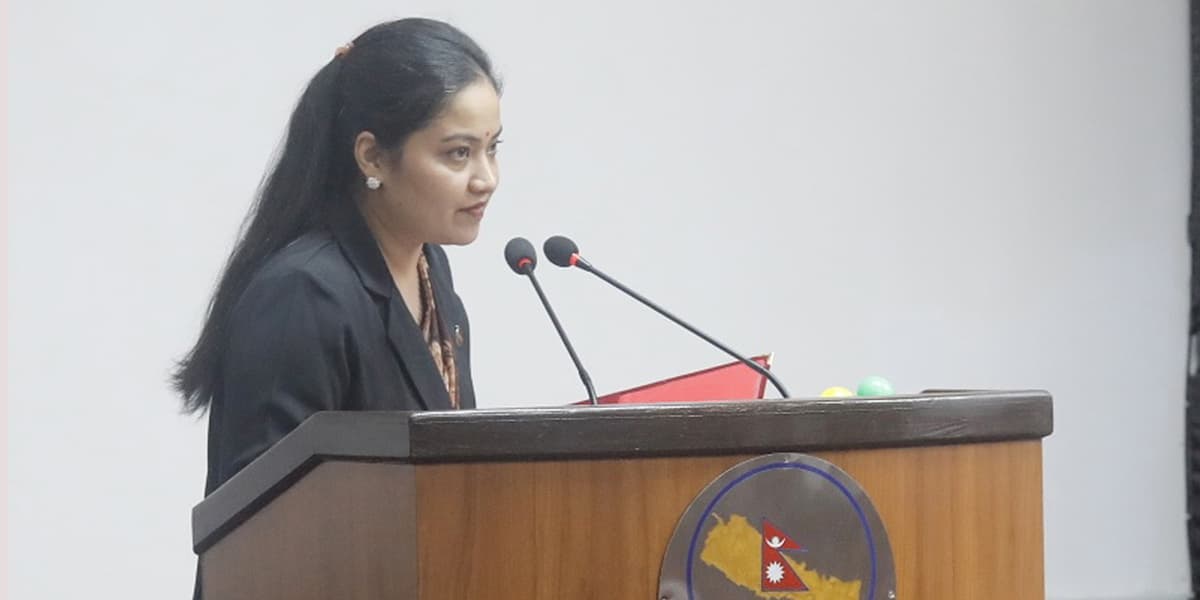 सहकारी ठगीका मुद्दा छिटो टुंग्याउन सहकारी कसुर हेर्ने छुट्टै इजलास गठनको अनुरोध गर्दै मन्त्री रावलले प्रधानन्यायाधीशलाई बुझाइन् प्रतिवेदन - Image 1