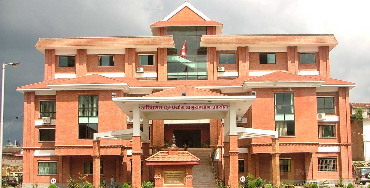 घुससहित भूमि प्रशासनका कर्मचारी र लेखापढी व्यवसायी नियन्त्रणमा - Image 1