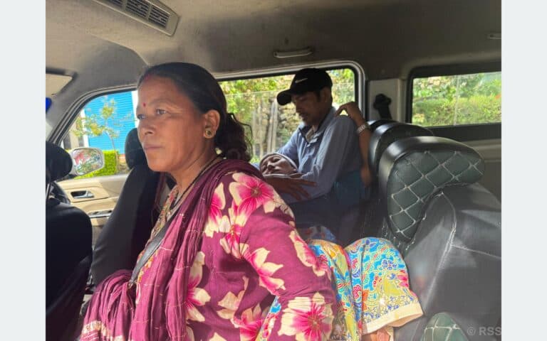 तेह्रथुम अस्पतालमा प्रसूति सेवा ठप्प : ६ घण्टाको जोखिमपूर्ण यात्रा र महँगो भाडा तिरेर तराई धाउन बाध्य गर्भवती - Image 2