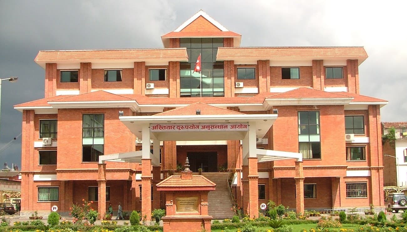 घुससहित भूमि प्रशासनका कर्मचारी र लेखापढी व्यवसायी नियन्त्रणमा - Image 2