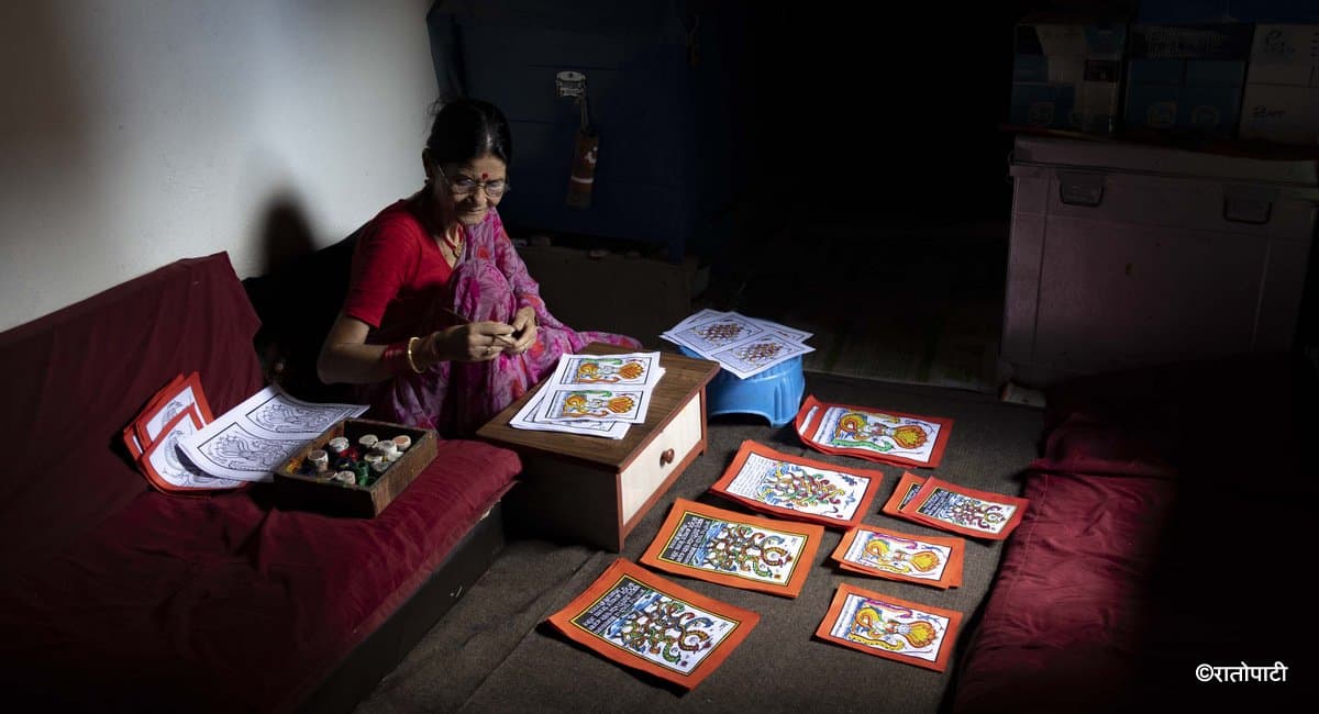 डिजिटल युगमा हराउँदै हस्तनिर्मित नागचित्र (तस्बिरहरू) - Image 1
