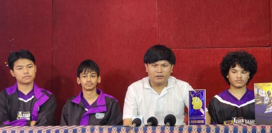श्रमदानबाट सडक सुरक्षित बनाउन जुटे स्थानीय - Image 18