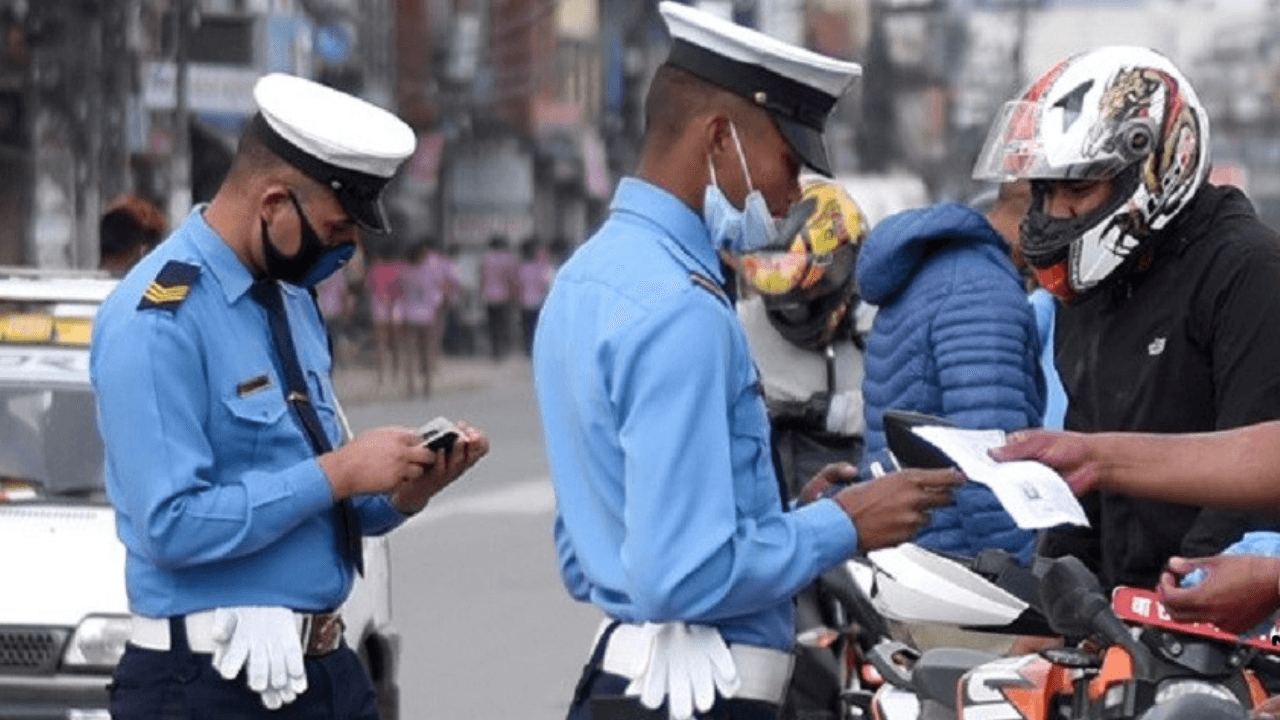 २४ घण्टामा ट्राफिक प्रहरीले गर्यो १२७९ जनालाई कारबाही - Image 1