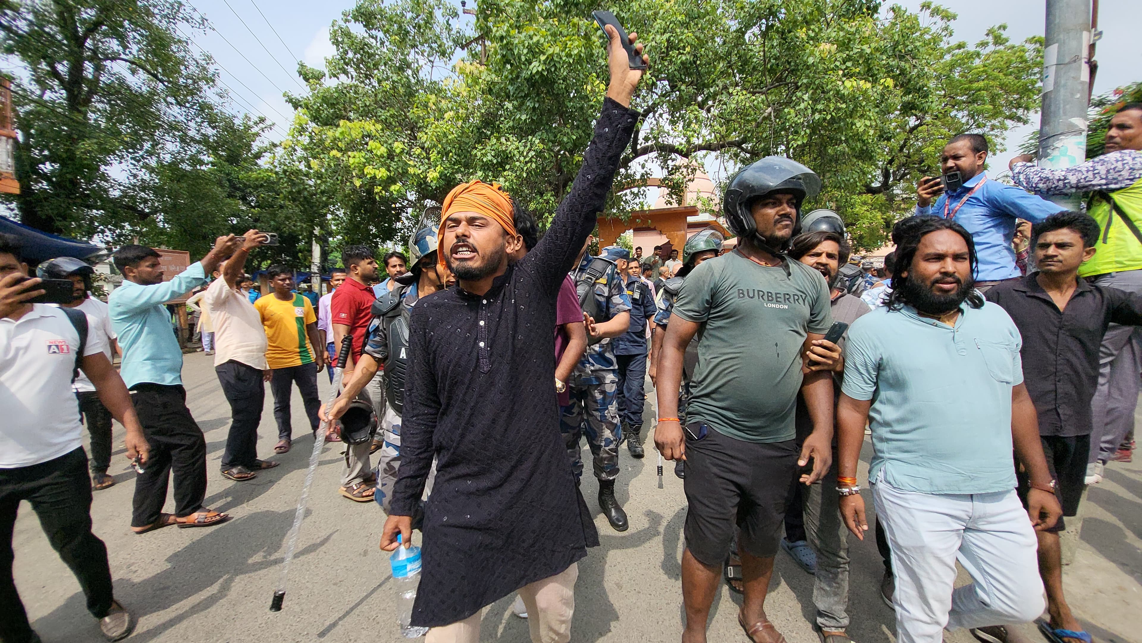 ‘हेल्लो सरकार ग्यास चाहियो !’, बजारमा ग्यासको चरम अभाव, अब के हुन्छ ? (भिडियो ब्रिफिङ) - Image 3