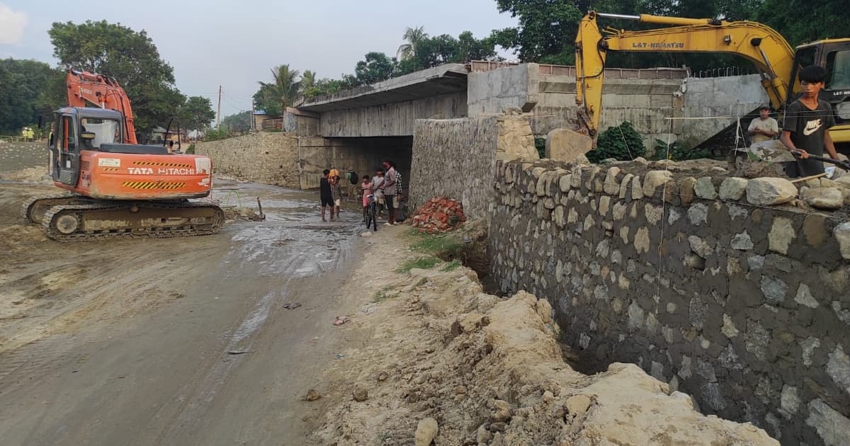 हुलाकी राजमार्गअन्तर्गत सिरहादेखि सर्लाहीसम्मको सडक निर्माण अन्तिम चरणमा, ९० प्रतिशतभन्दा बढी कालोपत्र - Image 2