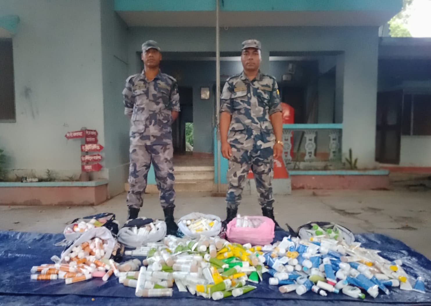 सीमा क्षेत्रबाट अवैध सामान तथा लागूऔषध बरामद - Image 1