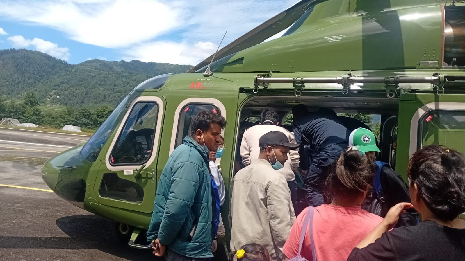 गर्भवतीसहित दुई जनाको सफल हवाई उद्धार - Image 1