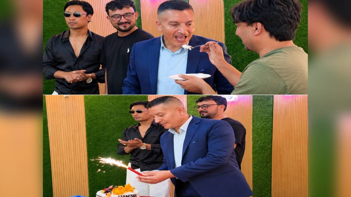 आफूले लेखेको गीत करोड क्लवमा पुगेपछि आइजीपी कार्कीले काटे केक - Image 1