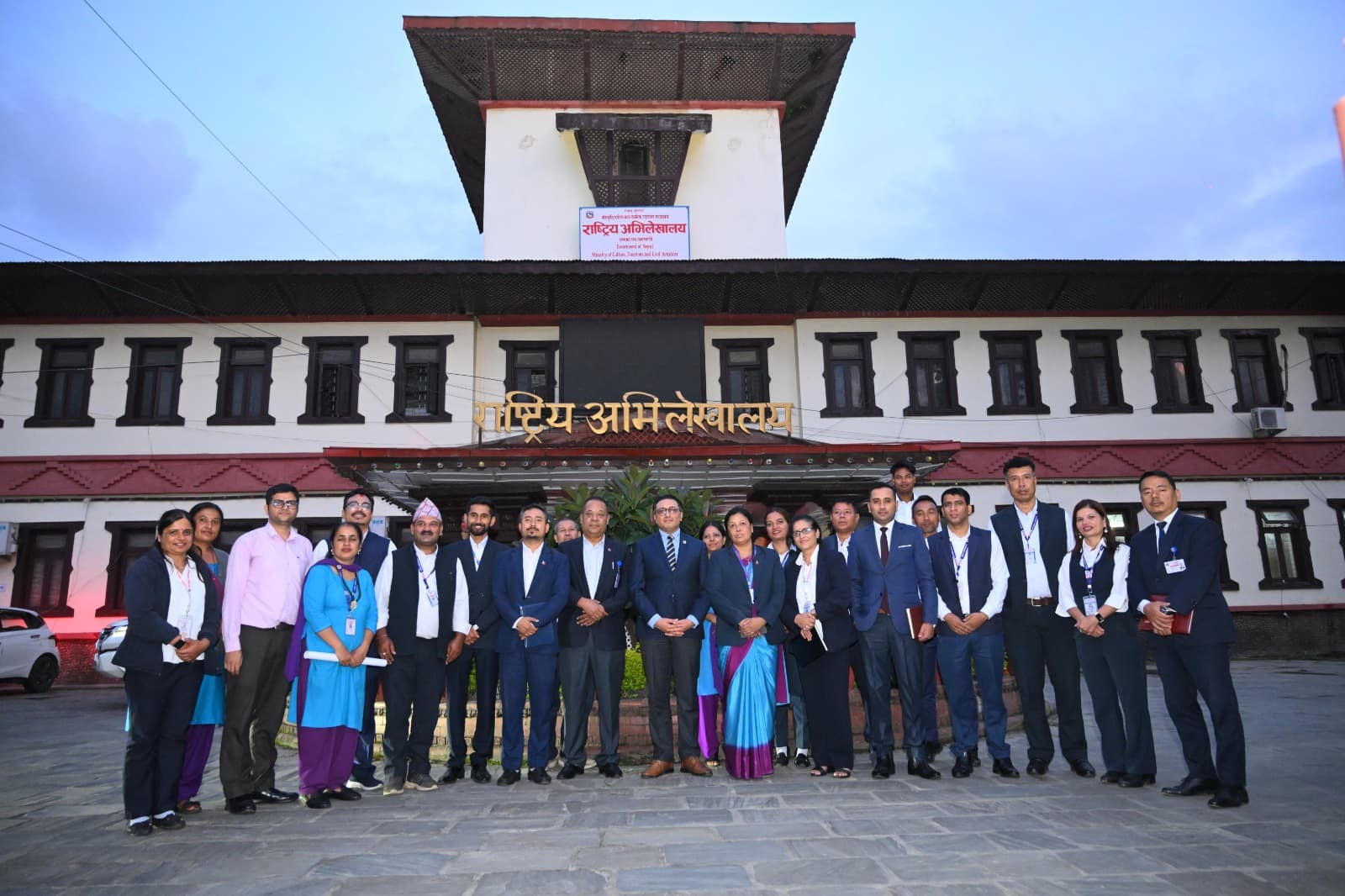 अभिलेखालयमा रहेका ऐतिहासिक सम्पत्तिको संरक्षण र प्रवर्द्धन गर्नुपर्छः अर्थमन्त्री वाग्ले - Image 1